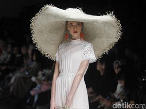 Cantiknya 25 Koleksi Barli Asmara yang Terinspirasi Romantisme Paris Cantiknya 25 Koleksi Barli Asmara yang Terinspirasi Romantisme Paris