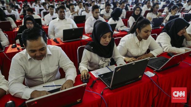 Peserta mengikuti ujian Tes Seleksi Kompetesi Dasar seleksi calon pegawai negeri sipil (CPNS) 2018.