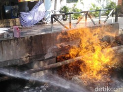 Pipa Gas PGN Meledak Sambar Warung, 3 Orang Luka