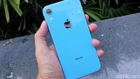 Unboxing iPhone XR Warna Biru yang Menggoda