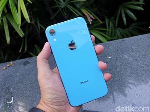 Unboxing iPhone XR Warna Biru yang Menggoda Unboxing iPhone XR Warna Biru yang Menggoda