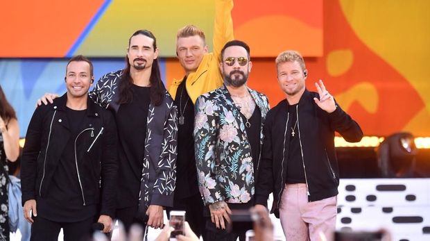 NEW YORK, NY - JULY 13:  (L-R) Howie D., Kevin Richardson, Nick Carter, AJ McLean and Brian Littrell of the Backstreet Boys perform on ABC's 