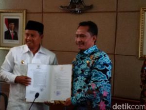 Sunjaya Ditahan KPK, Rahmat Sutrisno Jadi Plh Bupati Cirebon Sunjaya Ditahan KPK, Rahmat Sutrisno Jadi Plh Bupati Cirebon