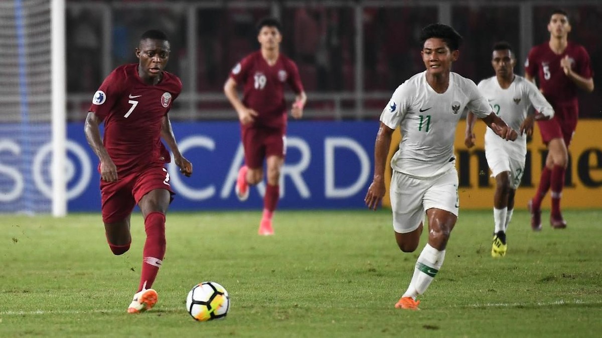 Firza Andika (kanan) saat masih menjadi bagian Timnas Indonesia U-19. (Foto: Robertus Pudyanto Hari Pribadi/2018AFC)