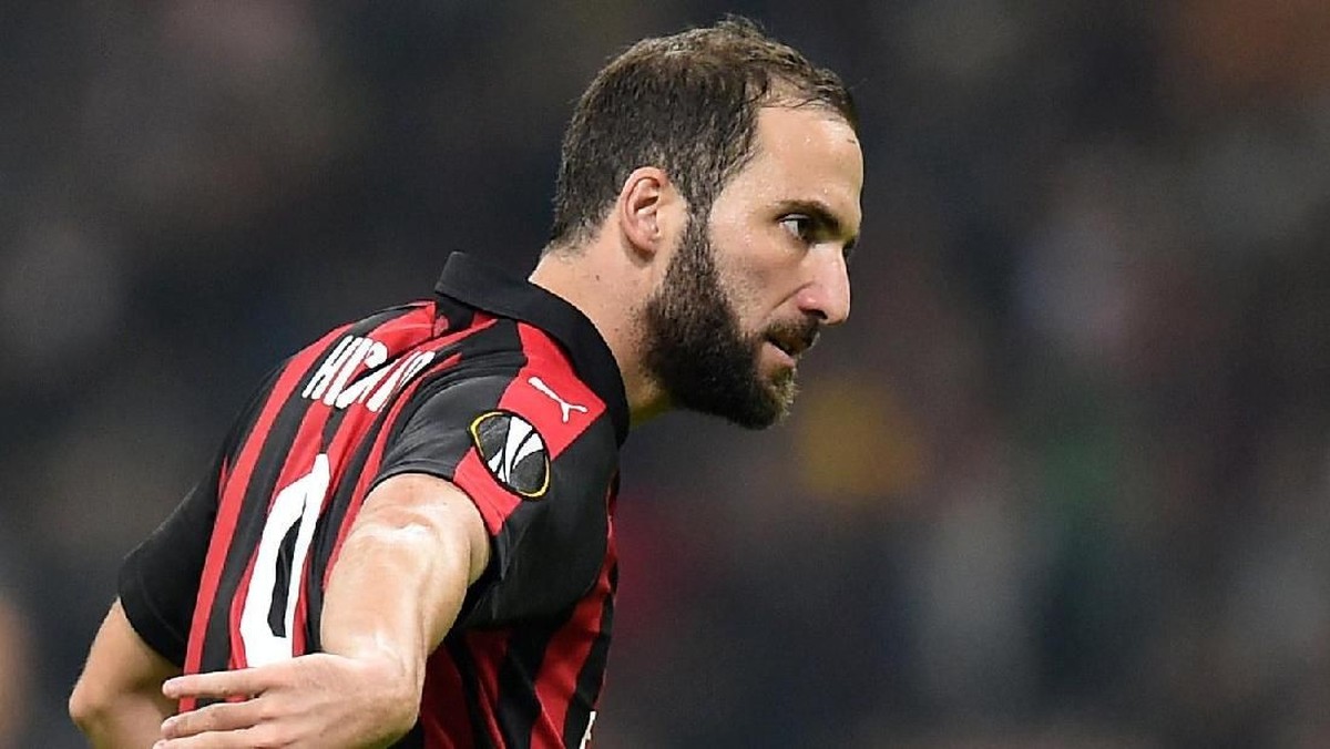 Gonzalo Higuain sedang seret gol yang disebabkan karena masalah punggung. (Foto: Daniele Mascolo/Reuters)