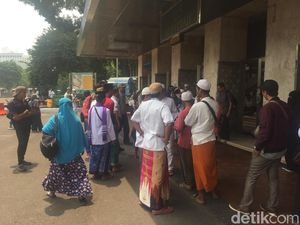 Massa Aksi Bela Tauhid Mulai Berkumpul di Masjid Istiqlal