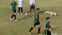 Latihan dipimpin langsung oleh pelatih Indra Sjafri.