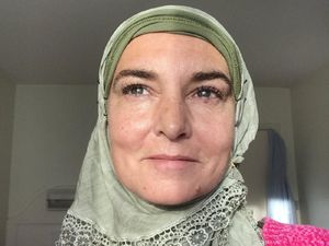Kebahagiaan Sinead OConnor Setelah Masuk Islam Kebahagiaan Sinead OConnor Setelah Masuk Islam