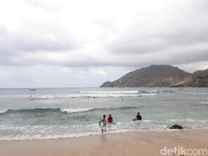 34 Peselancar Ramaikan Kejuaraan Surfing di Gunungkidul