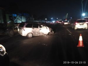 Kecelakaan di Tol Cikampek, Satu Mobil Rusak