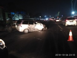 Kecelakaan di Tol Cikampek, Satu Mobil Rusak