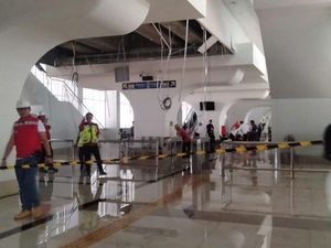 LRT Palembang: Mogok hingga Atap Stasiun Ambrol Diterjang Angin LRT Palembang: Mogok hingga Atap Stasiun Ambrol Diterjang Angin