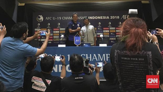 Masanaga Kageyama dan Indra Sjafri bertemu di sesi konferensi pers.