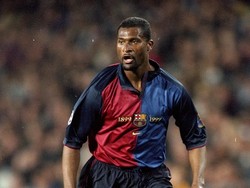 Winston Bogarde memperkuat Barcelona dari 1998 sampai tahun 2000. Dia bermain di 41 pertandingan untuk Barca. (Clive Brunskill /Allsport)