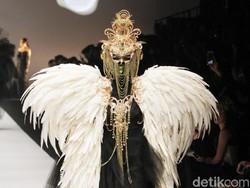 Wajah Spektakuler Rinaldy A. Yunardi Tutup Jakarta Fashion Week 2019