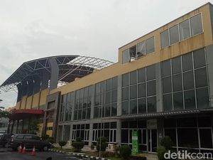 Bukan Cuma Plafon LRT, Venue Jakabaring juga Rusak Diterjang Angin Bukan Cuma Plafon LRT, Venue Jakabaring juga Rusak Diterjang Angin