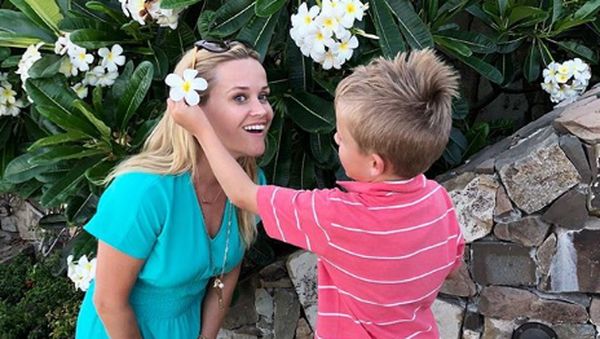 6 Momen Bahagia Reese Witherspoon bersama Anak-anaknya