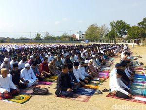 Tata Cara Shalat Istisqa Lengkap dengan Niat dan Doanya Tata Cara Shalat Istisqa Lengkap dengan Niat dan Doanya