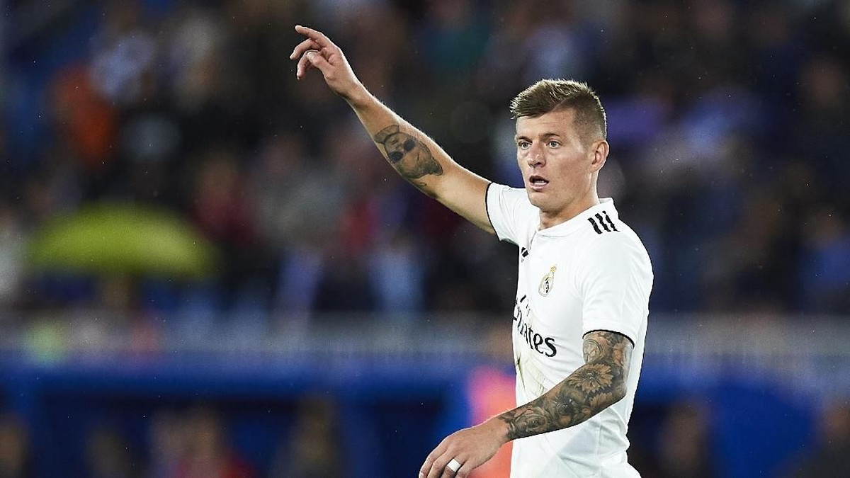 Toni Kroos tak akan meninggalkan rumahnya Real Madrid (Juan Manuel Serrano Arce/Getty Images)