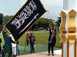 Fakta-fakta Pengibaran Bendera HTI di DPRD Poso yang Viral