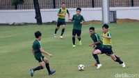 Timnas Indonesia akan bertemu dengan Jepang di laga perempatfinal Piala Asia U-19 2018. Egy cs pun menggenjot latihan dan persiapan jelang pertandingan esok Minggu (28/10/2018).