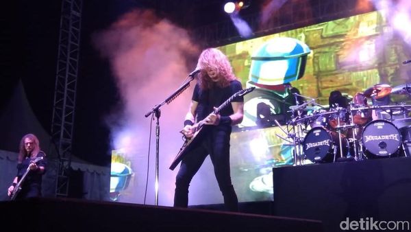 Aksi Memukau Megadeth di JogjaROCKarta 2018