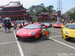 Pawai Puluhan Lamborghini Curi Perhatian Warga Semarang