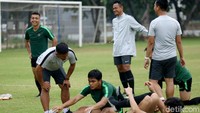 Usai berhasil mengalahkan Uni Emirat Arab (UEA) 1-0 Garuda Muda harus mampu menjaga performa dan momen yang baik itu untuk menjadi senjata saat bertemu dengan Samurai Muda esok hari.