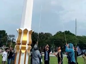 Pengibaran Bendera HTI di DPRD Poso Diselidiki, 13 Orang Diperiksa Pengibaran Bendera HTI di DPRD Poso Diselidiki, 13 Orang Diperiksa
