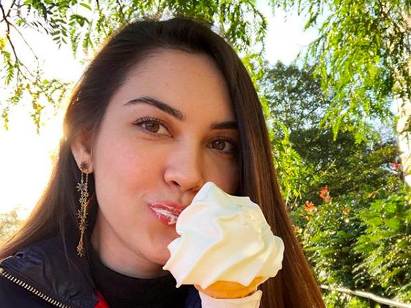 Kerennya Pose Matt Peranee Saat Ngopi dan Makan Es Krim