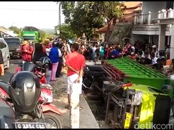 Truk Muatan Sapi Terguling di Brebes, 1 Sapi Disembelih