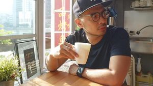 Gantengnya Addry Danuatmaja, Presenter yang Tak Bisa Lepas dari Kopi