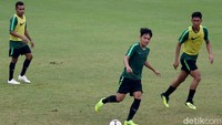 Pertandingan tersebut juga sangat menarik ditunggu karena kedua tim berpeluang menurunkan pemain bintang yang penampilannya disebut mirip Messi. Egy Messi-nya Indonesia dan Kubo Messi-nya Jepang.