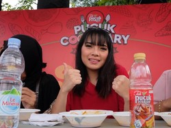 Food Blogger Ini Mengaku Pernah Makan Mie Pakai 300 Cabai