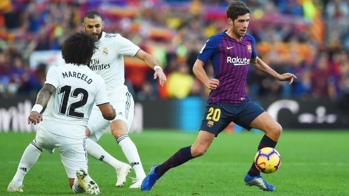 Laga El Clasico digelar menjadi 18 Desember 2019. (Foto: Alex Caparros/Getty Images)