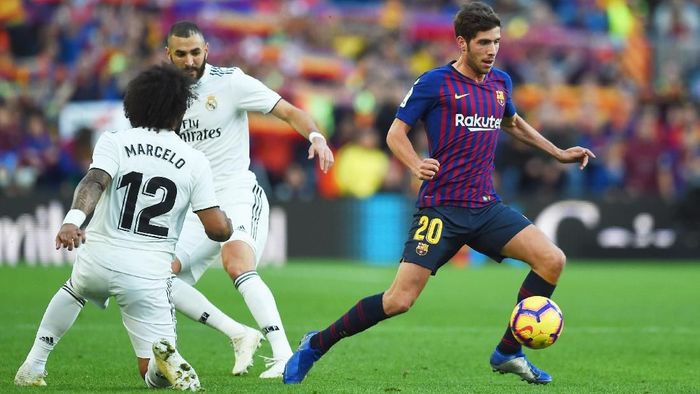 Laga El Clasico digelar menjadi 18 Desember 2019. (Foto: Alex Caparros/Getty Images) Laga El Clasico digelar menjadi 18 Desember 2019. (Foto: Alex Caparros/Getty Images)