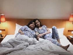 Berupaya Tetap Tegar, Mikha Tambayong Nyanyikan Lagu di Hadapan Jenazah Ibunda