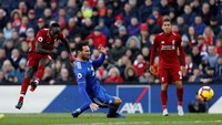 Baru di babak kedua Liverpool bisa menggandakan skor. Sepakan keras Sadio Mane dari sisi kiri di dalam kotak penalti pada menit ke-66 mengubah skor jadi 2-0. (Foto: Russell Cheyne/REUTERS)