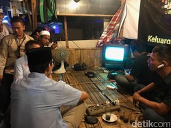 Saat Sandiaga Nobar Timnas U-19 Vs Jepang Bareng Ojol