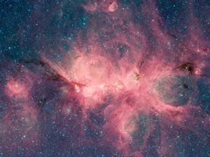 Deretan Nebula Menawan Tangkapan Teleskop Spitzer NASA