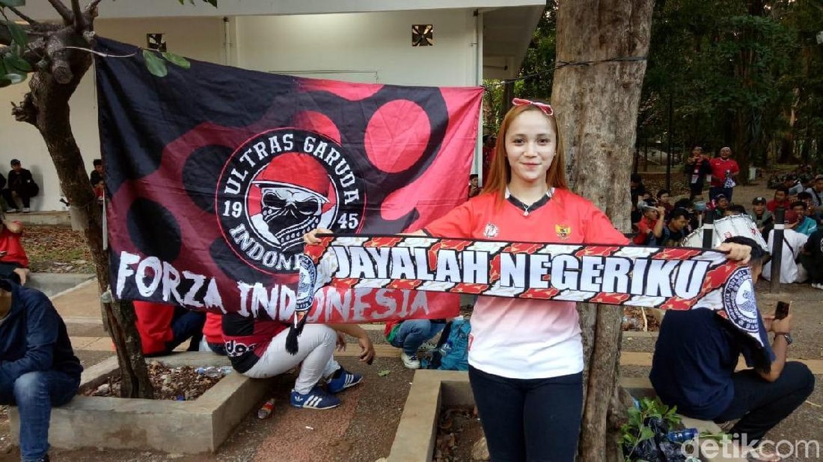 Dirigen Ultras Garuda, Rika Amelia. (Foto: Randy Prastya/detikcom)