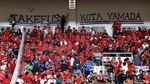 Penonton Jepang di Tengah Ribuan Suporter Merah Putih