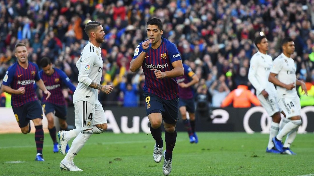 Barcelona menang 5-1 atas Real Madrid di El Clasico, di mana Luis Suarez bikin hat-trick. (Foto: Alex Caparros/Getty Images)