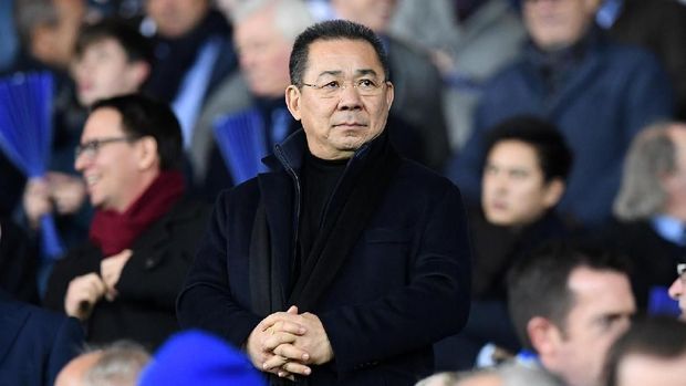 Vichai Srivaddhanaprabha membelikan setiap pemain Leicester mobil BMW usai menjadi juara Liga Inggris pada 2016.