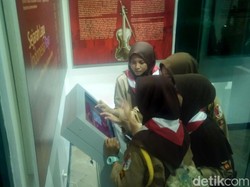 Pelajar hingga Kakek-Cucu Ramai-ramai ke Museum Sumpah Pemuda