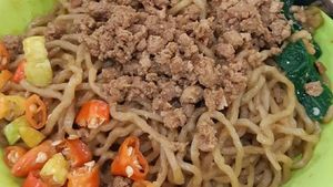 Mantul! Habis Gajian Sarapan Yamien Komplet yang Enak!
