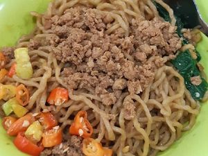 Mantul! Habis Gajian Sarapan Yamien Komplet yang Enak!