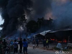 Pasar Skouw di Perbatasan RI-PNG Terbakar Pasar Skouw di Perbatasan RI-PNG Terbakar