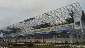 Melihat Venue Jakabaring Porak-Poranda Diterjang Angin Kencang