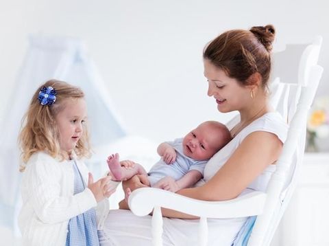 10 Kondisi Bayi Baru Lahir yang Sering Bikin Bunda Deg-degan